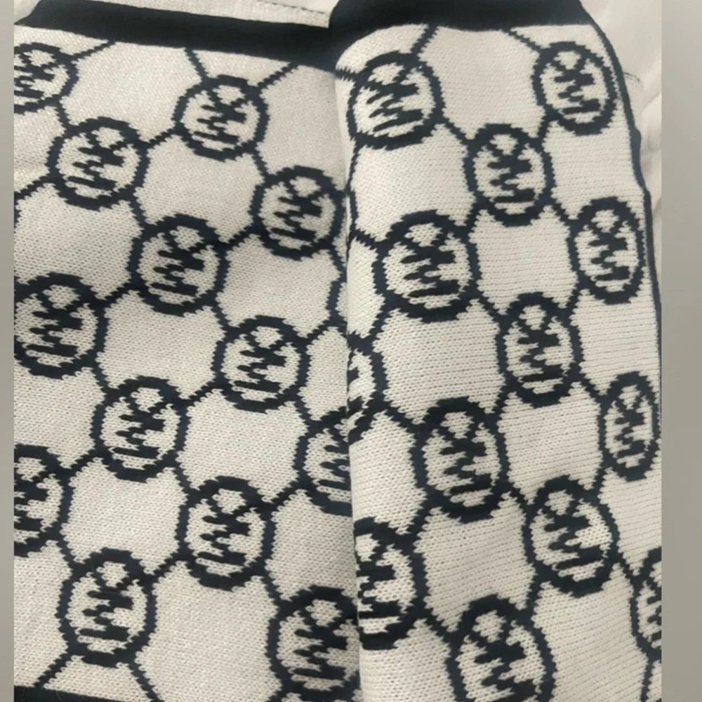 NWT Double Sided Michael Kors scarf - Picture 2 of 2